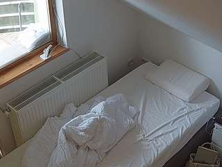 voyeurcam-julmodels-bed-7