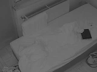 voyeurcam-julmodels-bed-7