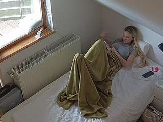 voyeurcam-julmodels-bed-7