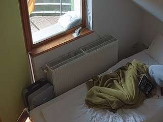 voyeurcam-julmodels-bed-7