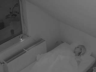 voyeurcam-julmodels-bed-7