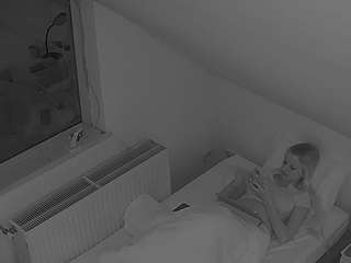 voyeurcam-julmodels-bed-7