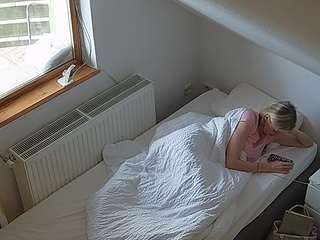 voyeurcam-julmodels-bed-7