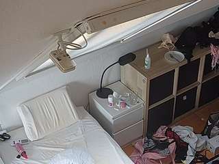 voyeurcam-julmodels-bed-7