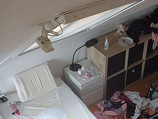 voyeurcam-julmodels-bed-7