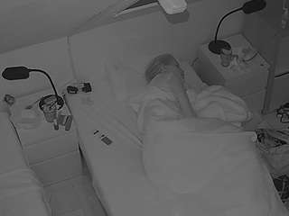 voyeurcam-julmodels-bed-7