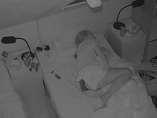 voyeurcam-julmodels-bed-7