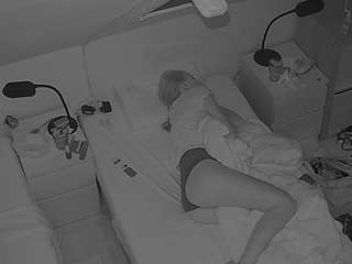 voyeurcam-julmodels-bed-7