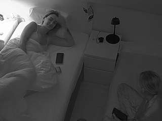 voyeurcam-julmodels-bed-7