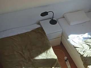 voyeurcam-julmodels-bed-7