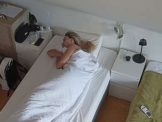voyeurcam-julmodels-bed-7