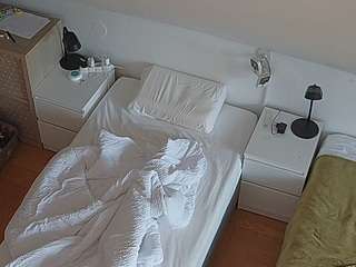 voyeurcam-julmodels-bed-7