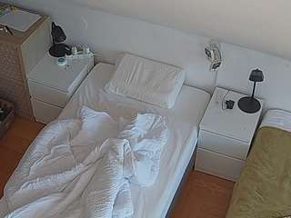 voyeurcam-julmodels-bed-7