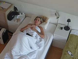 voyeurcam-julmodels-bed-7