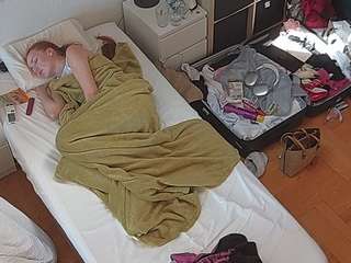 voyeurcam-julmodels-bed-7