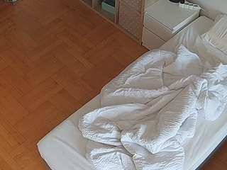 voyeurcam-julmodels-bed-7