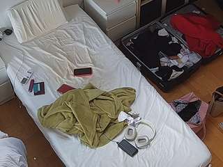 voyeurcam-julmodels-bed-7