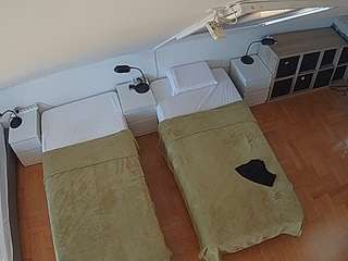 voyeurcam-julmodels-bed-7