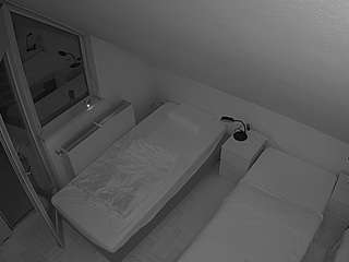 voyeurcam-julmodels-bed-7