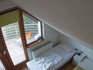 voyeurcam-julmodels-bed-7