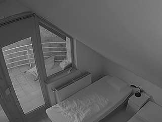 voyeurcam-julmodels-bed-7