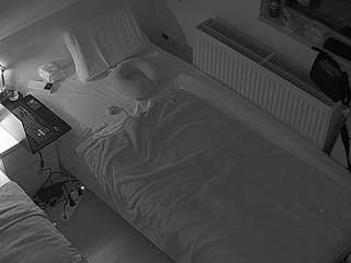 voyeurcam-julmodels-bed-7