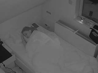 voyeurcam-julmodels-bed-7
