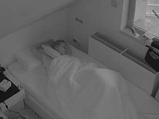 voyeurcam-julmodels-bed-7