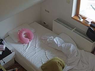voyeurcam-julmodels-bed-7