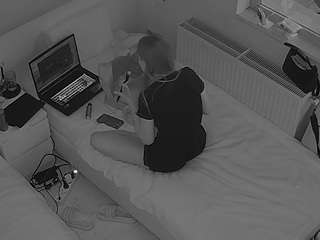 voyeurcam-julmodels-bed-7