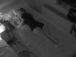 voyeurcam-julmodels-bed-7