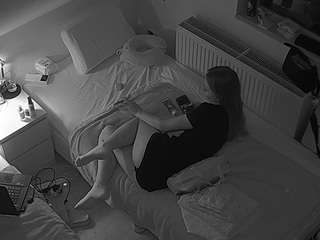 voyeurcam-julmodels-bed-7