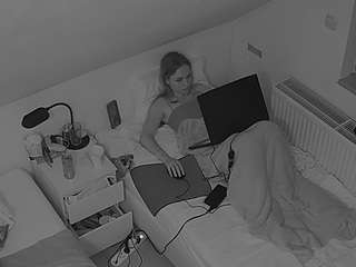 voyeurcam-julmodels-bed-7