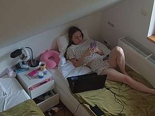 voyeurcam-julmodels-bed-7
