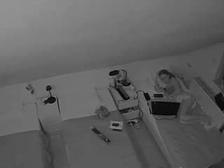voyeurcam-julmodels-bed-7