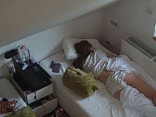 voyeurcam-julmodels-bed-7
