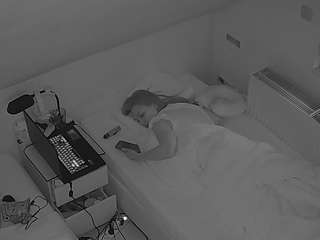 voyeurcam-julmodels-bed-7