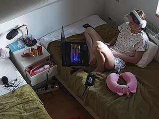 voyeurcam-julmodels-bed-7