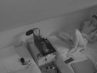 voyeurcam-julmodels-bed-7