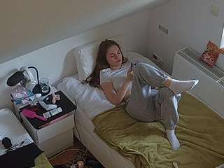 voyeurcam-julmodels-bed-7