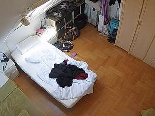 voyeurcam-julmodels-bed-7