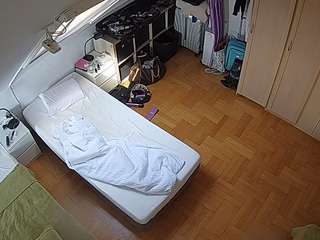 voyeurcam-julmodels-bed-7
