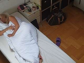 voyeurcam-julmodels-bed-7
