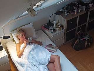 voyeurcam-julmodels-bed-7