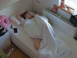 voyeurcam-julmodels-bed-7