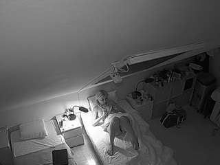 voyeurcam-julmodels-bed-7