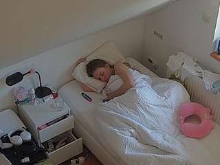 voyeurcam-julmodels-bed-7
