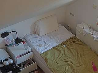 voyeurcam-julmodels-bed-7