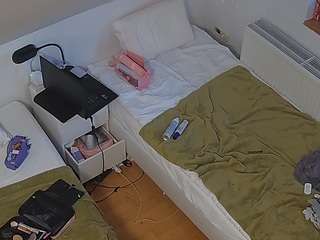 voyeurcam-julmodels-bed-7
