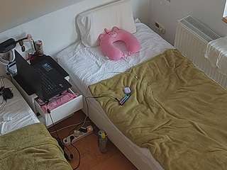 voyeurcam-julmodels-bed-7
